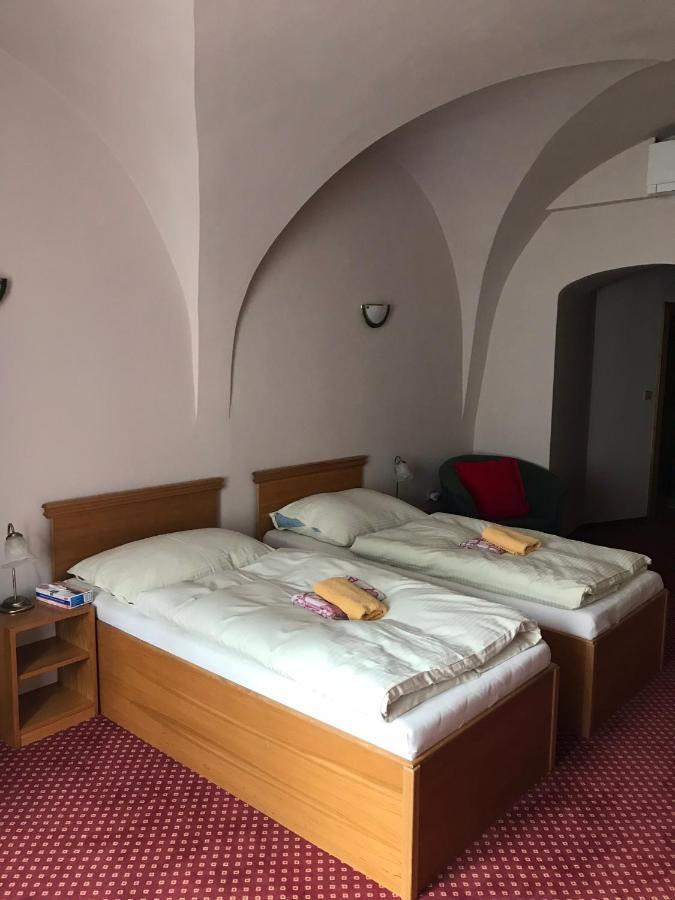 Hotel U Zlateho Andela Пардубице Екстериор снимка