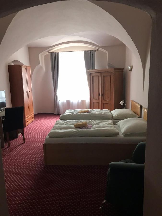 Hotel U Zlateho Andela Пардубице Екстериор снимка