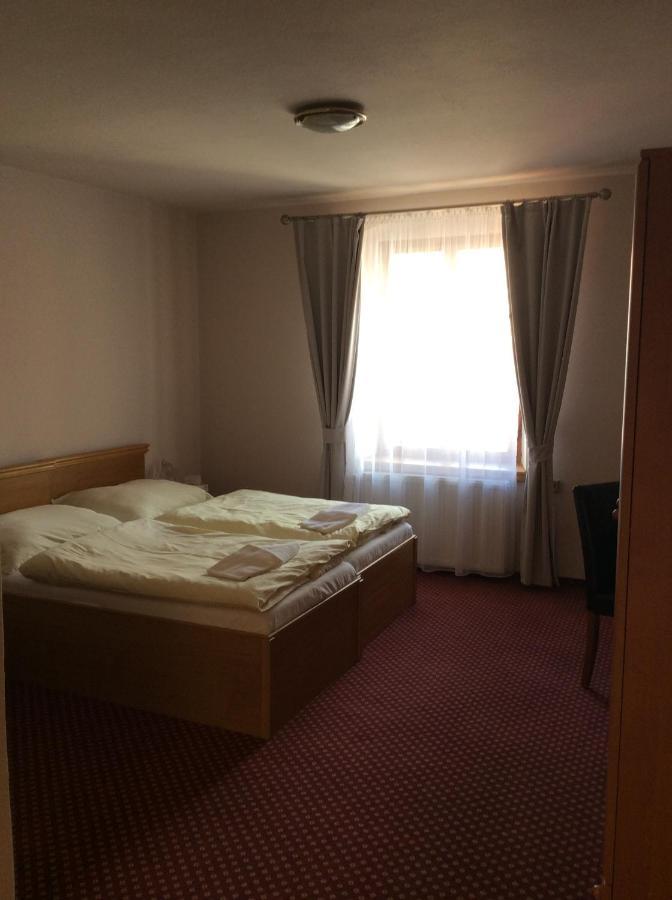 Hotel U Zlateho Andela Пардубице Екстериор снимка