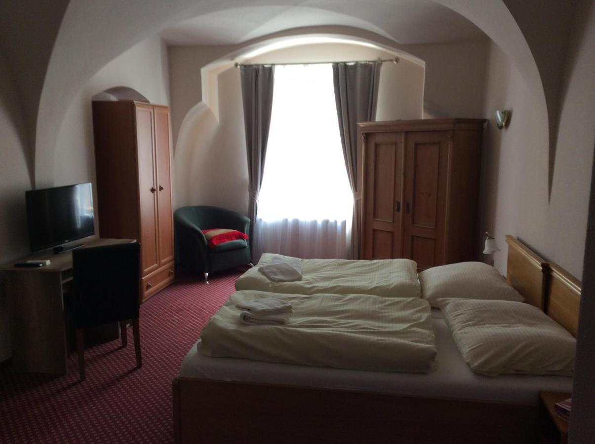 Hotel U Zlateho Andela Пардубице Екстериор снимка